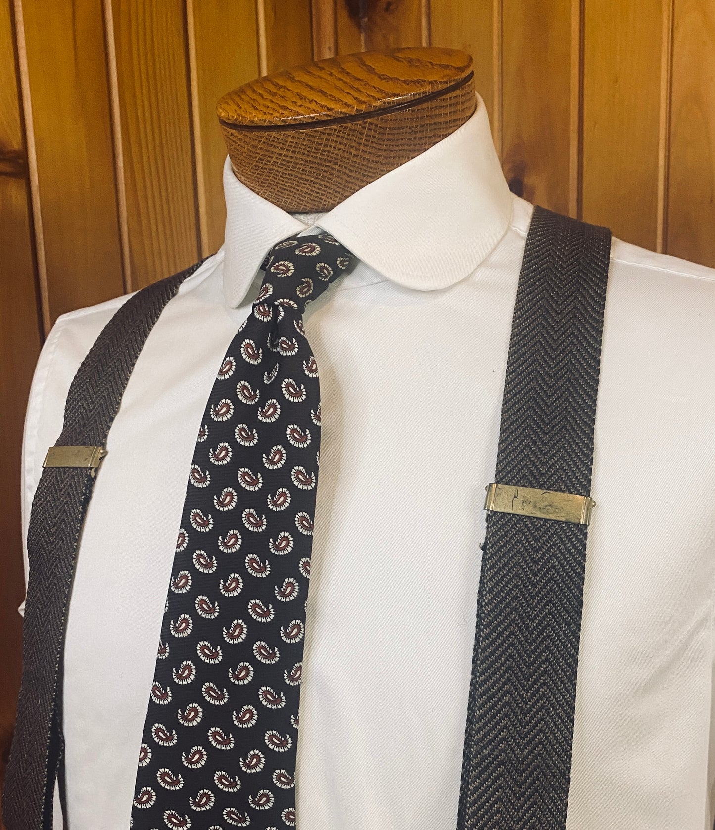 Brown Suspenders & Tie Pairing