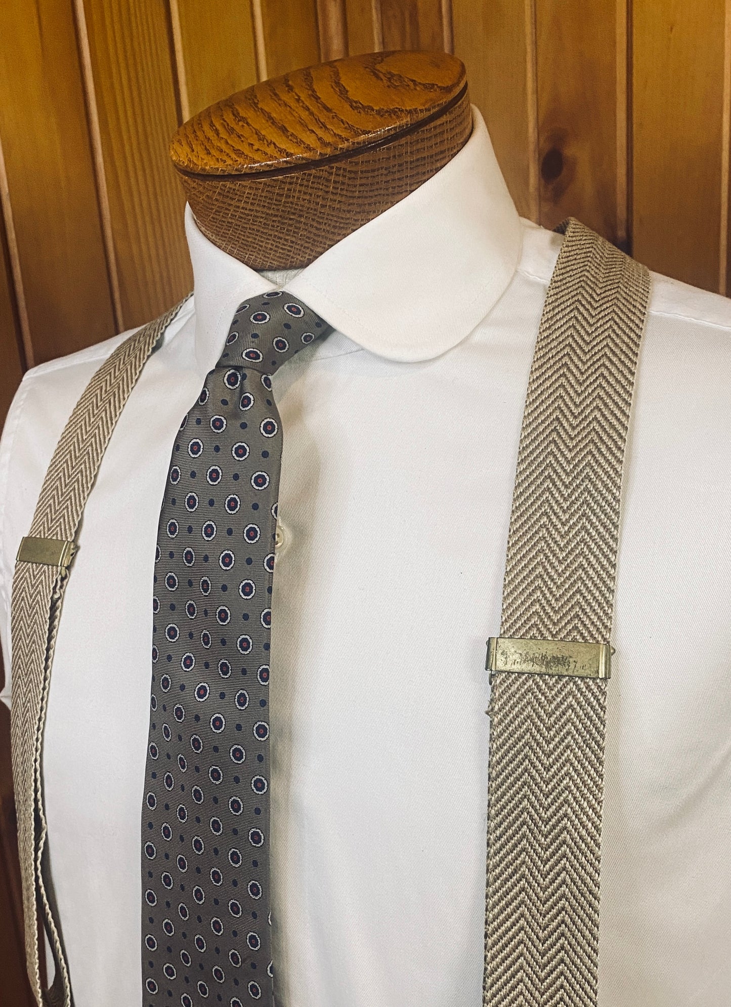 Tan Suspenders & Tie Pairing